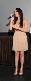 Dulce María feet photo thumbnail
