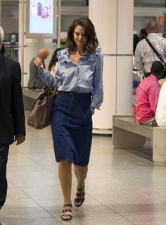 Katie Holmes feet photo thumbnail