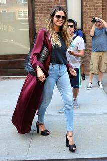 Heidi Klum feet photo thumbnail