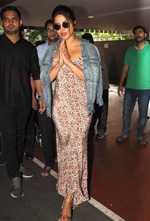 Priyanka Chopra Jonas feet photo thumbnail