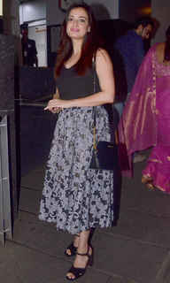 Dia Mirza feet photo thumbnail