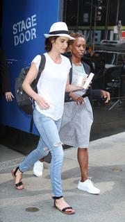Cobie Smulders feet photo thumbnail