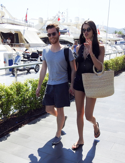 Adriana Lima feet photo thumbnail