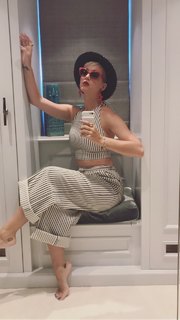 Katy Perry feet photo thumbnail