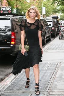 Mischa Barton feet photo thumbnail