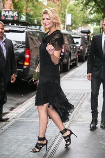 Mischa Barton feet photo thumbnail