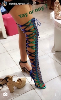 Claudia Romani feet photo thumbnail