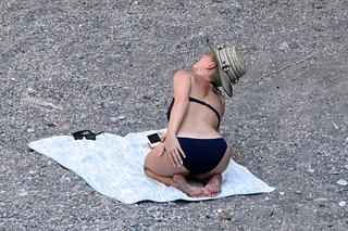 Katy Perry feet photo thumbnail