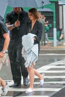 Taylor Hill feet photo thumbnail