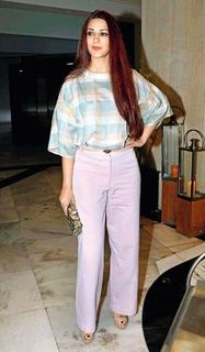 Sonali Bendre feet photo thumbnail