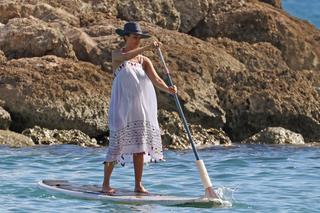 Jessica Alba feet photo thumbnail