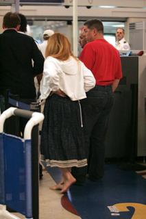 Gillian Anderson feet photo thumbnail