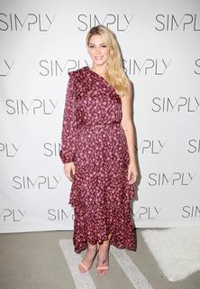Ashley Greene feet photo thumbnail