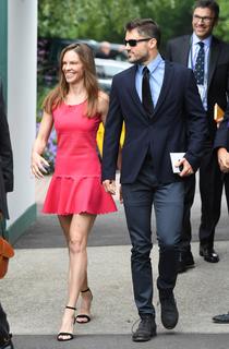 Hilary Swank feet photo thumbnail