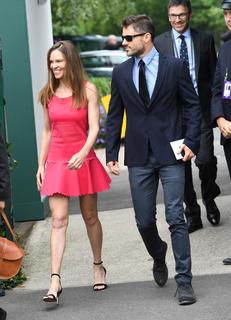 Hilary Swank feet photo thumbnail