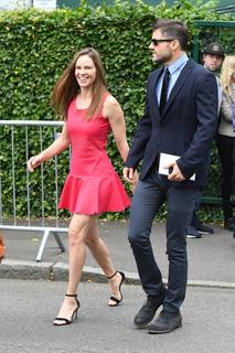 Hilary Swank feet photo thumbnail