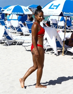 Christina Milian feet photo thumbnail