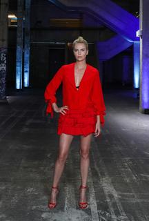 Charlize Theron feet photo thumbnail