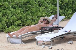 Jessica Alba feet photo thumbnail