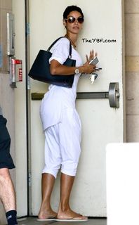 Nicole Murphy feet photo thumbnail
