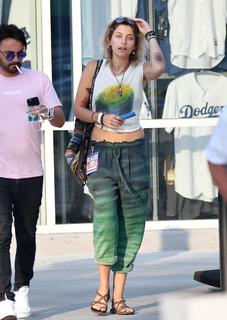 Paris Jackson feet photo thumbnail