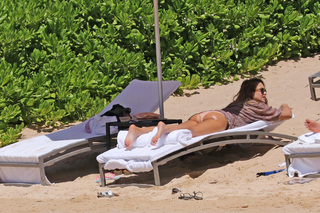 Jessica Alba feet photo thumbnail