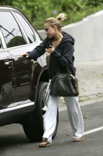 Hayden Panettiere feet photo thumbnail