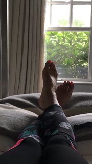 Kelly Bensimon feet photo thumbnail