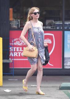 Kirsten Dunst feet photo thumbnail