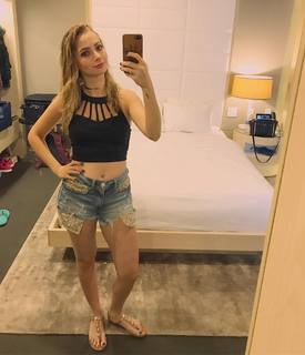 Yoseline Hoffman feet photo thumbnail