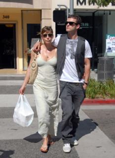 Jessica Biel feet photo thumbnail