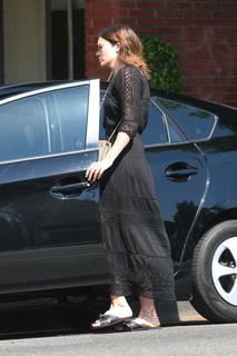 Mandy Moore feet photo thumbnail