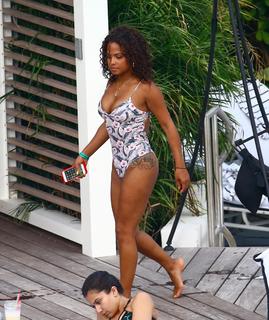 Christina Milian feet photo thumbnail