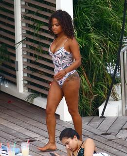 Christina Milian feet photo thumbnail