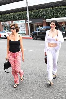 Lisa Rinna feet photo thumbnail