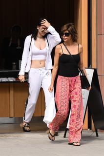 Lisa Rinna feet photo thumbnail
