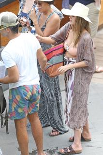 Jessica Alba feet photo thumbnail