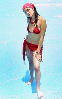 Dulce María feet photo thumbnail