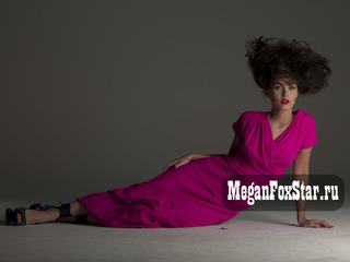 Megan Fox feet photo thumbnail