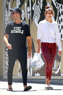Taylor Hill feet photo thumbnail
