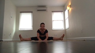 Evangeline Lilly feet photo thumbnail