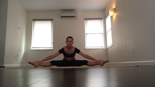Evangeline Lilly feet photo thumbnail