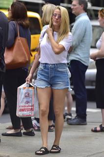 Ellie Goulding feet photo thumbnail