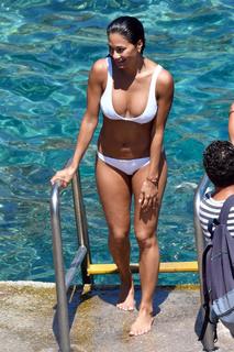 Nicole Scherzinger feet photo thumbnail