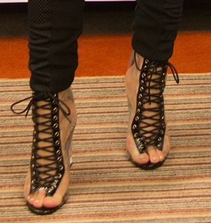 Maite Perroni feet photo thumbnail