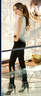 Dulce María feet photo thumbnail