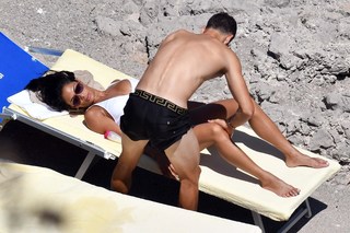 Nicole Scherzinger feet photo thumbnail