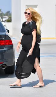 Heidi Montag feet photo thumbnail