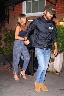 Jennifer Aniston feet photo thumbnail