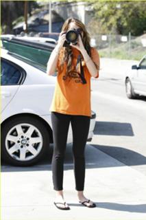 Miley Cyrus feet photo thumbnail